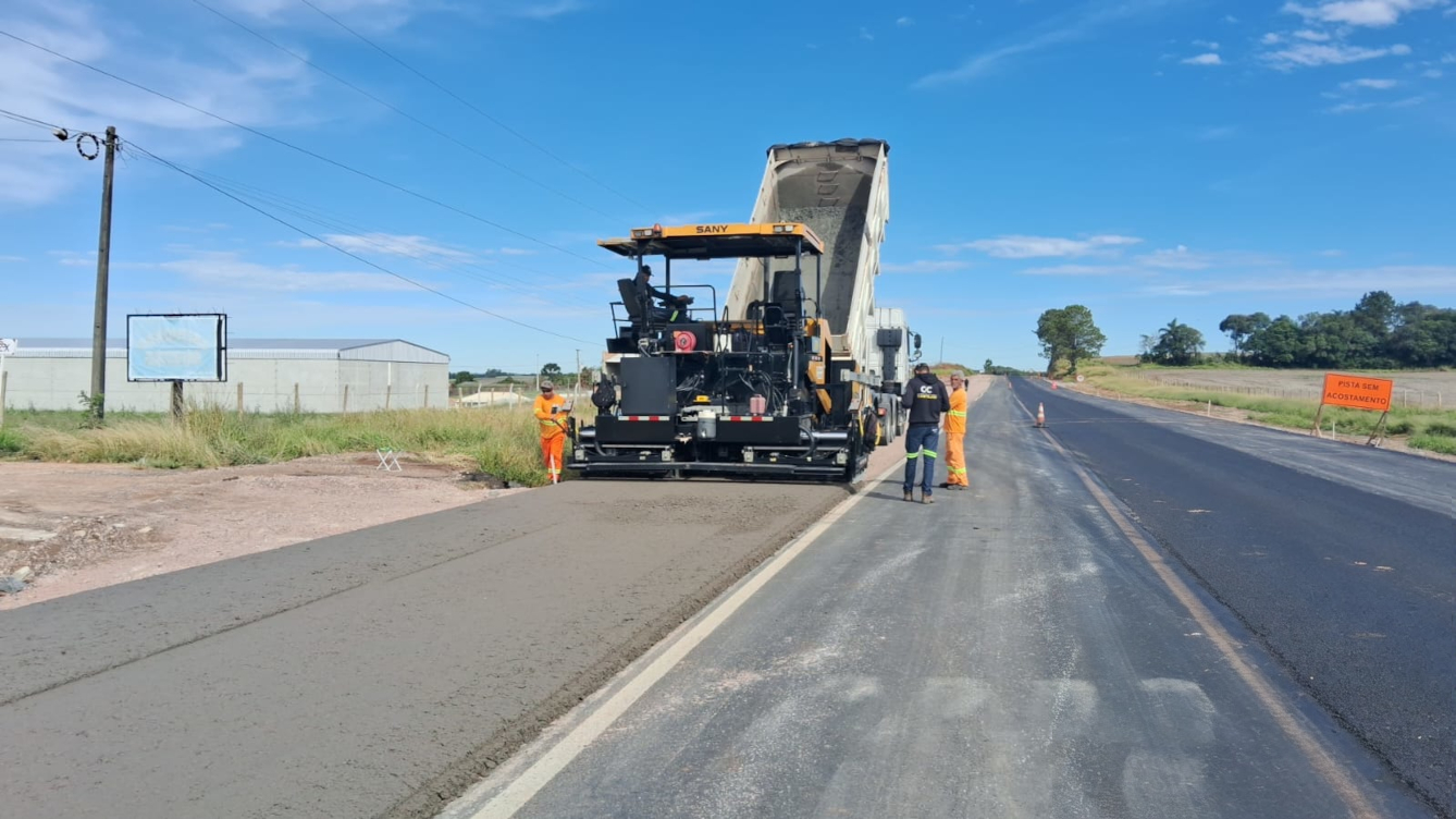 PR-151 entre Ponta Grossa e Palmeira - concretagem