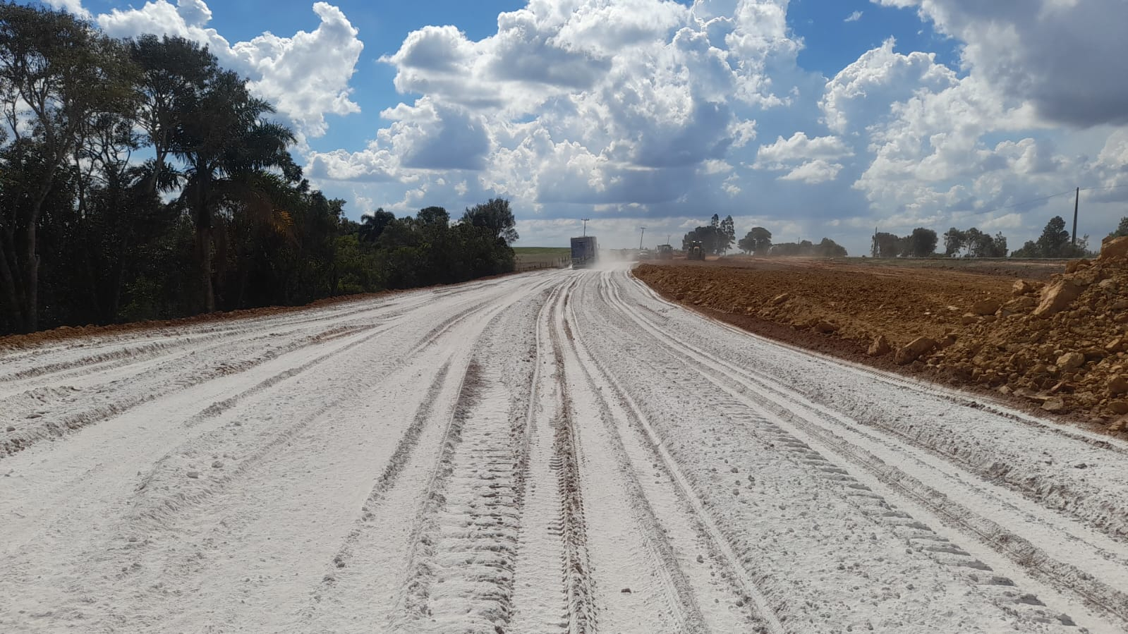 PR-151 entre Ponta Grossa e Palmeira - melhorias no pavimento asfáltico