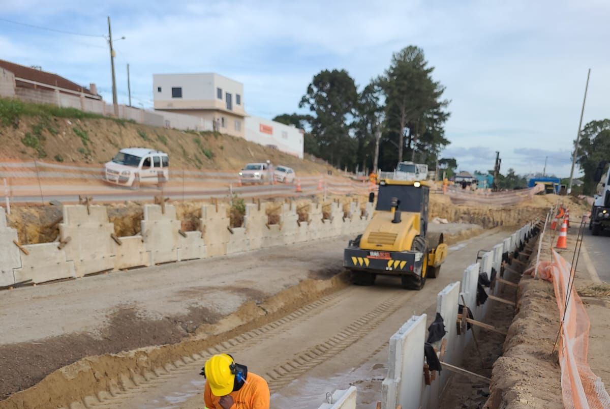 PR-151 entre Ponta Grossa e Palmeira - construção do viaduto