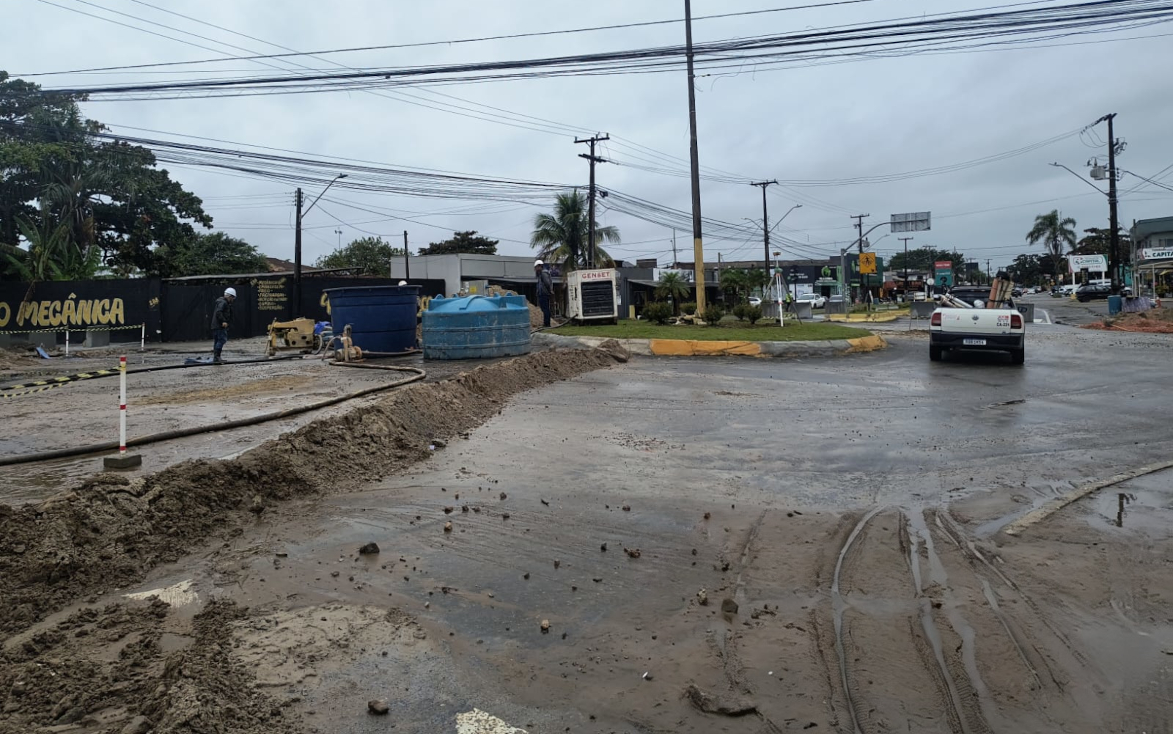 PR-412 duplicação entre Matinhos e Praia de Leste - estacas do viaduto