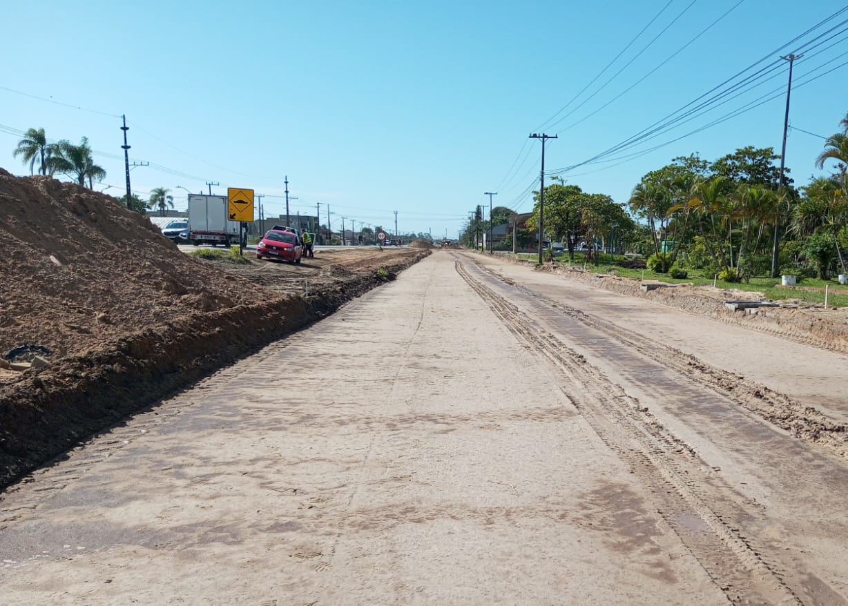 PR-412 duplicação entre Matinhos e Praia de Leste - regularização de subleito