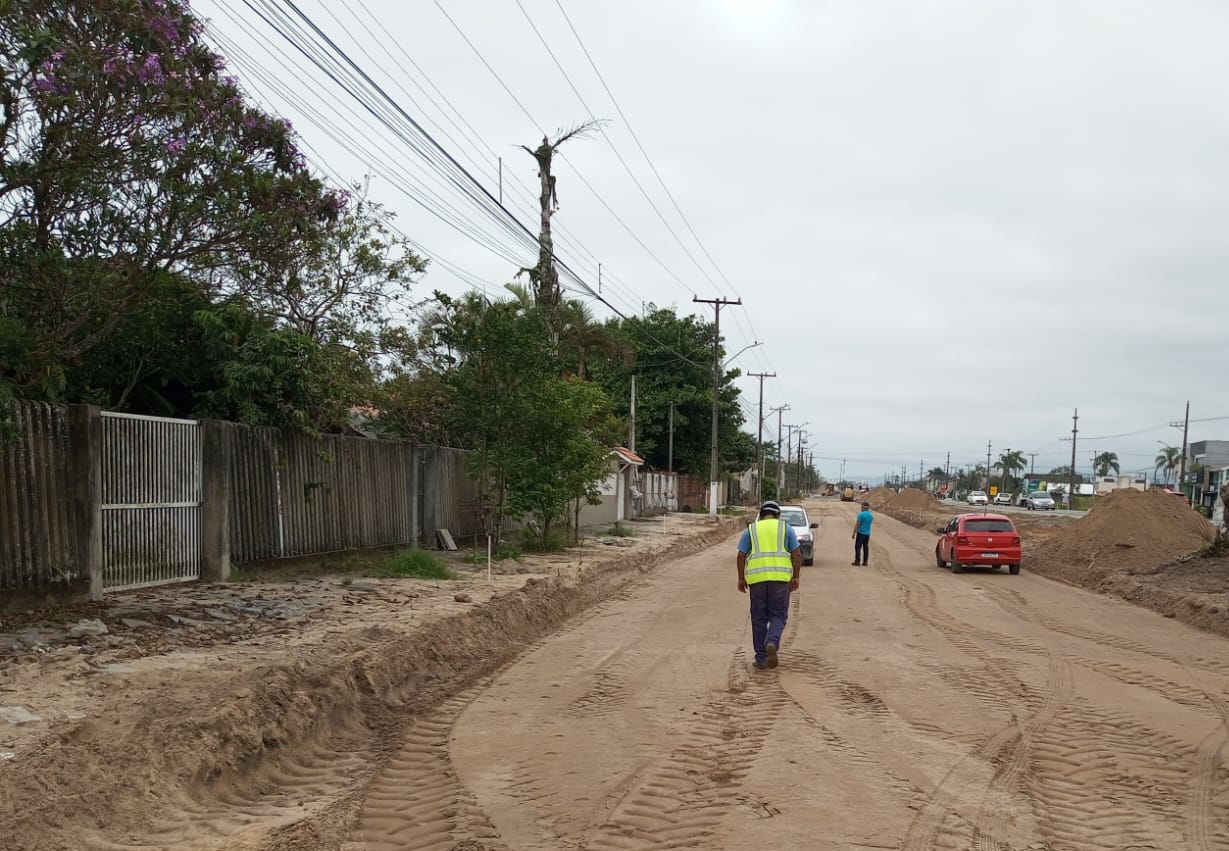 PR-412 duplicação entre Matinhos e Praia de Leste - regularização de subleito