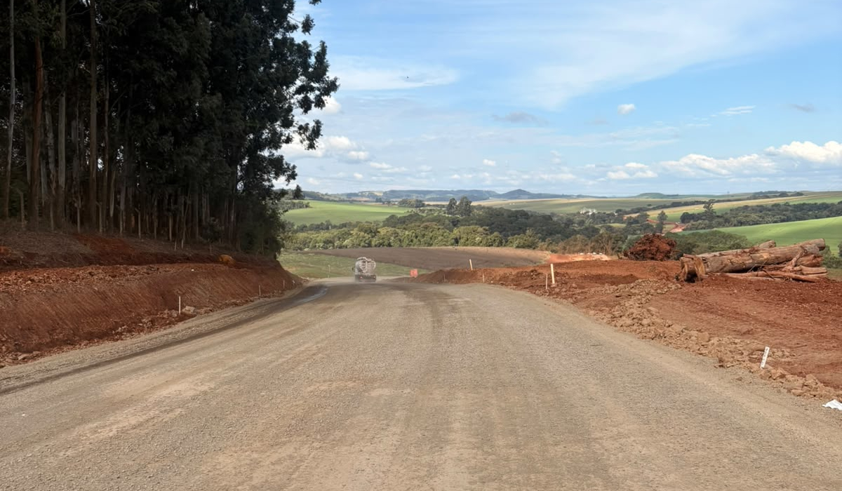 PR-239 pavimentação entre Mato Rico e Roncador - terraplenagem