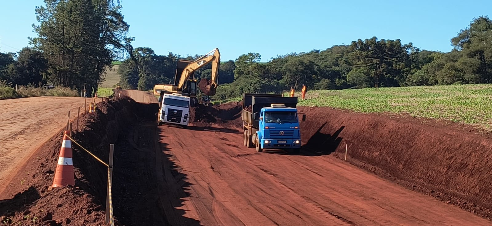 PR-239 pavimentação entre Mato Rico e Roncador - terraplenagem