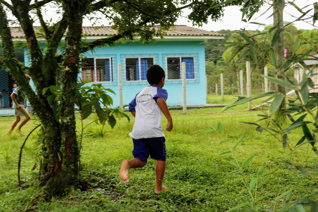 Os Portos do Paraná deram início ao primeiro módulo do Programa de Educação Ambiental de 2019. As atividades com as crianças da rede municipal de 12 comunidades do entorno começaram este mês e serão realizadas a cada bimestre, até novembro. No total, são quase 300 alunos, de 1º a 5º anos, que participam das aulas e momentos lúdicos preparados pelos profissionais. Foto: Claudio Neves/APPA