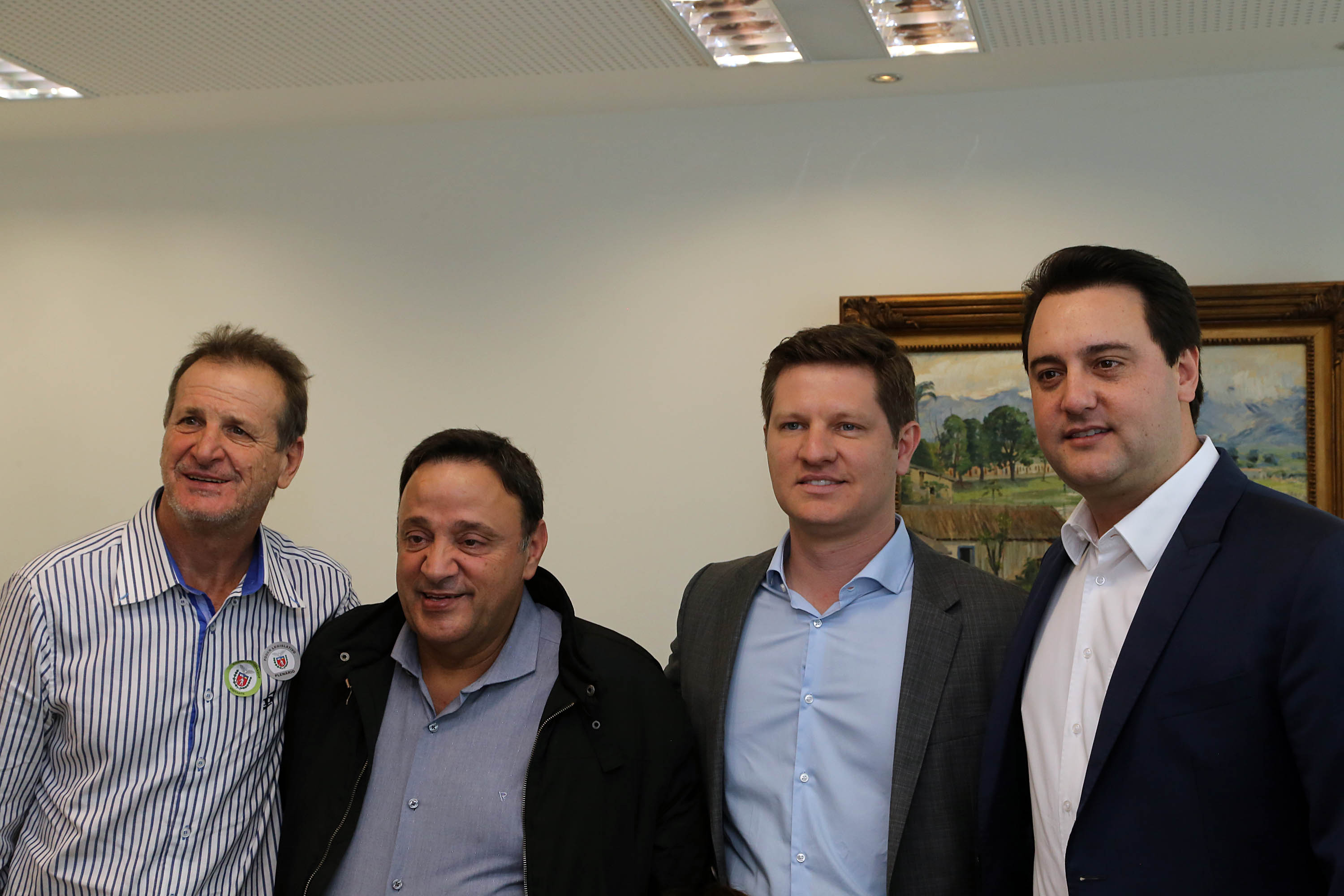 O governador Carlos Massa Ratinho Junior autorizou nesta segunda-feira (22) o repasse de R$ 4 milhões para o recape da Rua Marechal Deodoro da Fonseca, em União da Vitória, no Sul do Estado. A via é uma das mais importantes do município e atravessa quatro bairros, além de fazer a ligação da região Sul com o Sudoeste paranaense e também com Santa Catarina.Foto: Gilson Abreu /ANPr