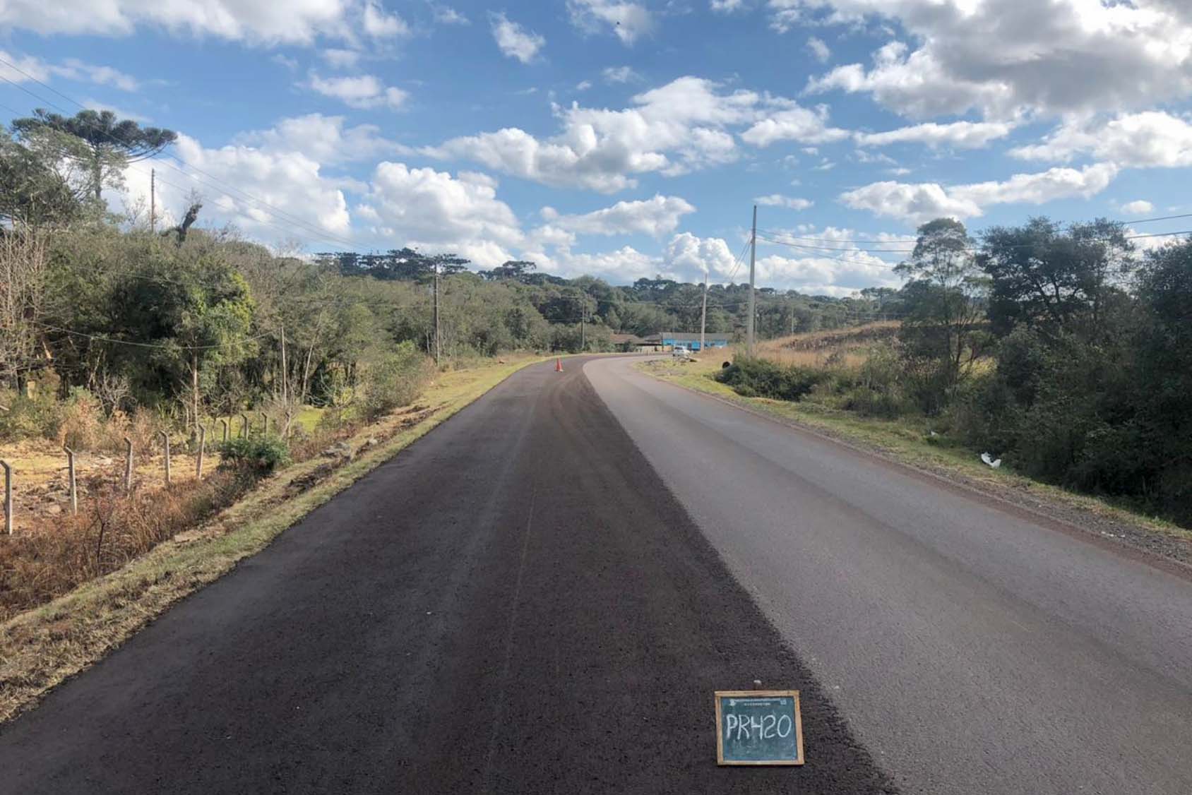 Três rodovias da Região Metropolitana de Curitiba, próximas a Santa Catarina, estão sendo recuperadas pelo Departamento de Estradas de Rodagem do Paraná (DER/PR)