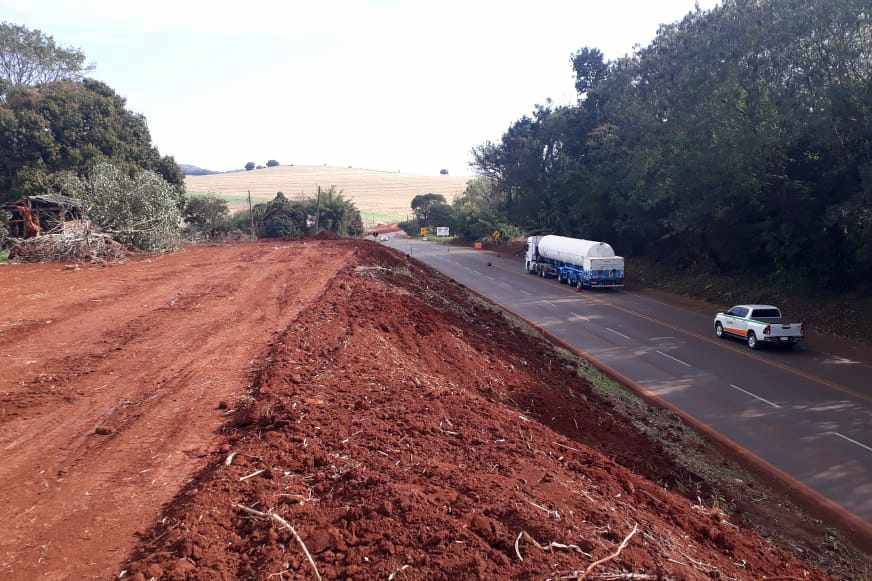 O Governo do Estado está investindo R$ 74,4 milhões em obras de rodovias da região Noroeste. Estão em andamento a duplicação da PR-323, de Paiçandu até Doutor Camargo, e a construção de uma ciclovia no município de Terra Boa, na PR-082. As obras são executadas pelo Departamento de Estradas de Rodagem do Paraná (DER-PR). Foto: Divulgação/DER