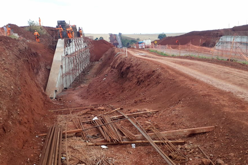 O Governo do Estado está investindo R$ 74,4 milhões em obras de rodovias da região Noroeste. Estão em andamento a duplicação da PR-323, de Paiçandu até Doutor Camargo, e a construção de uma ciclovia no município de Terra Boa, na PR-082. As obras são executadas pelo Departamento de Estradas de Rodagem do Paraná (DER-PR). Foto: Divulgação/DER