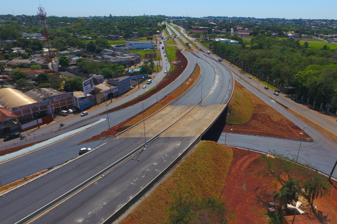 As obras de adequação do cruzamento entre a BR-277 e a Avenida Costa e Silva, em Foz do Iguaçu, que incluem a construção de um novo viaduto, estão quase concluídas. Prevista para ser finalizada em abril de 2020, a obra deve ser entregue nas próximas semanas.Foto: Divulgação/SEIL