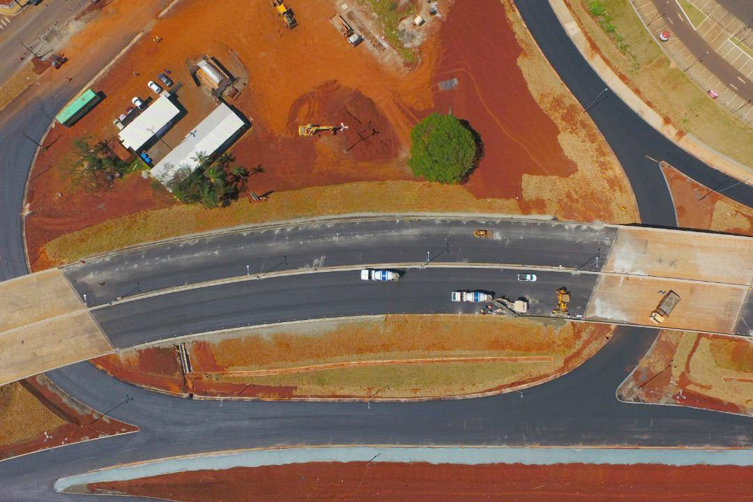 As obras de adequação do cruzamento entre a BR-277 e a Avenida Costa e Silva, em Foz do Iguaçu, que incluem a construção de um novo viaduto, estão quase concluídas. Prevista para ser finalizada em abril de 2020, a obra deve ser entregue nas próximas semanas.Foto: Divulgação/SEIL