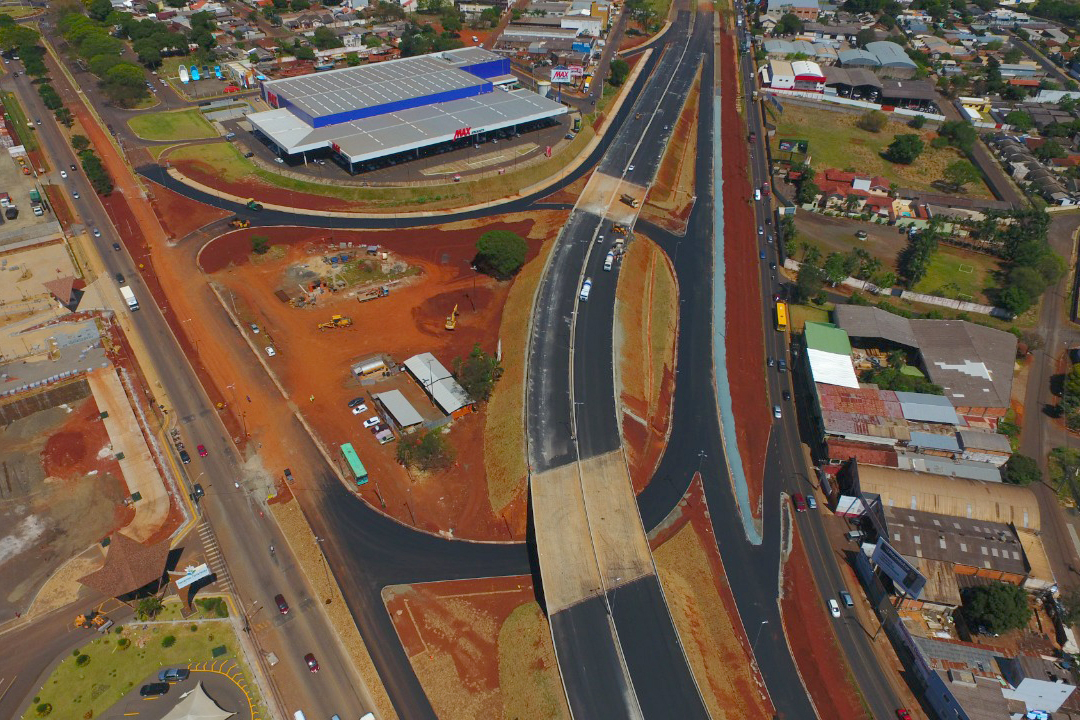 As obras de adequação do cruzamento entre a BR-277 e a Avenida Costa e Silva, em Foz do Iguaçu, que incluem a construção de um novo viaduto, estão quase concluídas. Prevista para ser finalizada em abril de 2020, a obra deve ser entregue nas próximas semanas.Foto: Divulgação/SEIL