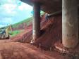 Obra de contenção dos taludes do viaduto sob a Avenida Barão do Rio Branco, em Cascavel