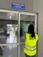Equipe do DER afixa cartazes da Ouvidoria no ferry boat