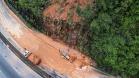 Deslizamento de terra na BR-277 Litoral