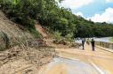 Deslizamento de terra na BR-277 Litoral