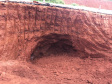 Caverna esférica de 4,8 metros de diâmetro localizada a 3 metros de profundidade na terceira faixa da PR-445, no km 3+600, em Mauá da Serra