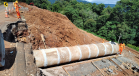 Novo bueiro de concreto em execução