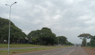 Novos postes sendo instalados na BR-277 em Foz do Iguaçu