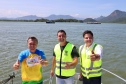 Chegada da balsa Perpetuar à baía de Guaratuba