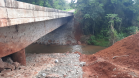 Rocamento dos taludes sob a ponte