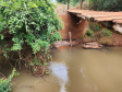 Ponte provisória de madeira no local da obra