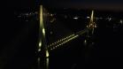 Ponte da Integração Brasil - Paraguai com iluminação amarela