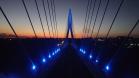 Ponte da Integração Brasil - Paraguai com iluminação azul