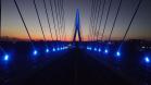 Ponte da Integração Brasil - Paraguai com iluminação azul