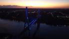 Ponte da Integração Brasil - Paraguai com iluminação azul