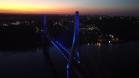 Ponte da Integração Brasil - Paraguai com iluminação azul