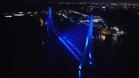 Ponte da Integração Brasil - Paraguai com iluminação azul
