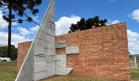 Monumento restaurado de Poty Lazzarotto na PRC-280 em Palmas