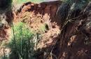 Obra de recuperação de aterro da PR-160 em Curiúva