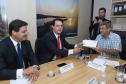 O governador Carlos Massa Ratinho Junior e o secretário de Infraestrutura e Logística, Sandro Alex, levaram nesta quarta-feira (20) ao Secretário Nacional de Transportes Terrestres, Jamil Megid Junior, a proposta de inclusão das rodovias PR-092 (Norte Pioneiro), PR-323 (Noroeste), PR-280 (Sudoeste), além da ligação entre Campo Mourão e Guarapuava, no pacote de concessões do governo federal. A reunião do grupo de trabalho aconteceu em Brasília. Foto: Rodrigo Felix Leal/ANPr