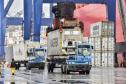 Todos os dias, em média, cerca de mil pessoas chegam para trabalhar no Porto de Paranaguá. São funcionários da empresa pública, servidores das empresas operadoras portuárias, motoristas, prestadores de serviços e trabalhadores portuários avulsos, os chamados TPAs.  -  Paranaguá, 30/04/2019  -  Foto: Claudio Neves/APPA