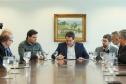 O Porto de Paranaguá terá a primeira reforma no pier público de inflamáveis, que foi construído na década de 1940 e, desde então, recebeu apenas pequenas intervenções de manutenção. Nesta quarta-feira (06), o governador Carlos Massa Ratinho Junior assinou, em reunião no Palácio Iguaçu, a autorização para contratação da empresa que fará a obra. Foto: Rodrigo Felix Leal/ANPr