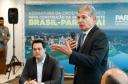 O governador Carlos Massa Ratinho Junior e o diretor-presidente da Itaipu, general Joaquim Silva e Luna, assinaram nesta quinta-feira (01), convênio para dar início à construção da segunda ponte ligando o Brasil ao Paraguai, em Foz do Iguaçu.
