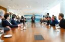 O governador Carlos Massa Ratinho Junior e o diretor-presidente da Itaipu, general Joaquim Silva e Luna, assinaram nesta quinta-feira (01), convênio para dar início à construção da segunda ponte ligando o Brasil ao Paraguai, em Foz do Iguaçu.