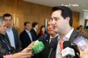O governador Carlos Massa Ratinho Junior e o diretor-presidente da Itaipu, general Joaquim Silva e Luna, assinaram nesta quinta-feira (01), convênio para dar início à construção da segunda ponte ligando o Brasil ao Paraguai, em Foz do Iguaçu.