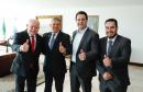 O governador Carlos Massa Ratinho Junior e o diretor-presidente da Itaipu, general Joaquim Silva e Luna, assinaram nesta quinta-feira (01), convênio para dar início à construção da segunda ponte ligando o Brasil ao Paraguai, em Foz do Iguaçu.