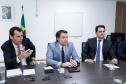 O governador Carlos Massa Ratinho Junior e o secretário nacional de Aviação Civil, Ronei Glanzmann, anunciaram nesta terça-feira (6), em Brasília, que a ampliação da pista do Aeroporto Internacional de Foz do Iguaçu (Cataratas) será feita antes da concessão para a iniciativa privada.
