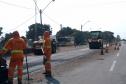 Na PR-323, no Noroeste do Estado, foram iniciados serviços de fresagem, que é a retirada da camada superior do pavimento, seguida pela reperfilagem, que consiste na aplicação de concreto betuminoso usinado a quente (CBUQ) e compactação desse material. O resultado será uma pista plana, sem deformações e buracos. Os trabalhos começaram em Cianorte e devem ser executados até Maringá, em uma extensão de 77,11 quilômetros.Foto: Divulgação/DER