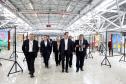 Dois potentes jatos de água batizaram simbolicamente as primeiras aeronaves que partiram com voos de Curitiba para o Interior do Estado inaugurando oficialmente, nesta terça-feira (22), o programa Voe Paraná. O governador Carlos Massa Ratinho Junior acompanhou a estreia no Aeroporto Afonso Pena, em São José dos Pinhais, recepcionando os primeiros passageiros com destino ao Interior do Estado.