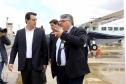 Dois potentes jatos de água batizaram simbolicamente as primeiras aeronaves que partiram com voos de Curitiba para o Interior do Estado inaugurando oficialmente, nesta terça-feira (22), o programa Voe Paraná. O governador Carlos Massa Ratinho Junior acompanhou a estreia no Aeroporto Afonso Pena, em São José dos Pinhais, recepcionando os primeiros passageiros com destino ao Interior do Estado.