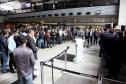 Dois potentes jatos de água batizaram simbolicamente as primeiras aeronaves que partiram com voos de Curitiba para o Interior do Estado inaugurando oficialmente, nesta terça-feira (22), o programa Voe Paraná. O governador Carlos Massa Ratinho Junior acompanhou a estreia no Aeroporto Afonso Pena, em São José dos Pinhais, recepcionando os primeiros passageiros com destino ao Interior do Estado.