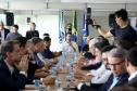 O governador também se reuniu com a equipe de governo na Feira Paraná, em Ponta Grossa. Foram discutidos temas como a reunião de prefeitos, na próxima semana em Foz do Iguaçu, os detalhes sobre o acordo de leniência com a concessionária Rodonorte, que resultará em obras prioritárias para a infraestrutura viária de Ponta Grossa e outras cidades paranaenses e a concessão do parque Vila Velha.