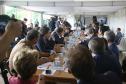 O governador também se reuniu com a equipe de governo na Feira Paraná, em Ponta Grossa. Foram discutidos temas como a reunião de prefeitos, na próxima semana em Foz do Iguaçu, os detalhes sobre o acordo de leniência com a concessionária Rodonorte, que resultará em obras prioritárias para a infraestrutura viária de Ponta Grossa e outras cidades paranaenses e a concessão do parque Vila Velha.