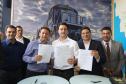 O governador Carlos Massa Ratinho Junior e o presidente da Rumo João Alberto Abreu, assinam protocolo de intenções para revitalização da linha ferrea, entre Morretes e Antonina, litoral paranaense. Participaram: prefeito de Ponta Grossa, Marcelo Rangel; secretário de Infraestrutura e Logística, Sandro Alex; Ponta Grossa, 23-10-19.Foto: Arnaldo Alves / AEN