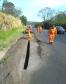 A PR-092, de Wenceslau Braz até o entroncamento com a BR-153, em uma extensão de 75,27 quilômetros, está recebendo remendos e implantação de drenos. Os serviços são no lote 6 do programa Conservação e Recuperação com Melhorias do Estado do Pavimento (Cremep) do Departamento de Estradas de Rodagem do Paraná (DER/PR), e atendem também os municípios de Siqueira Campos, Quatiguá e Joaquim Távora, todos no Norte Pioneiro. Foto: Divulgação/DER